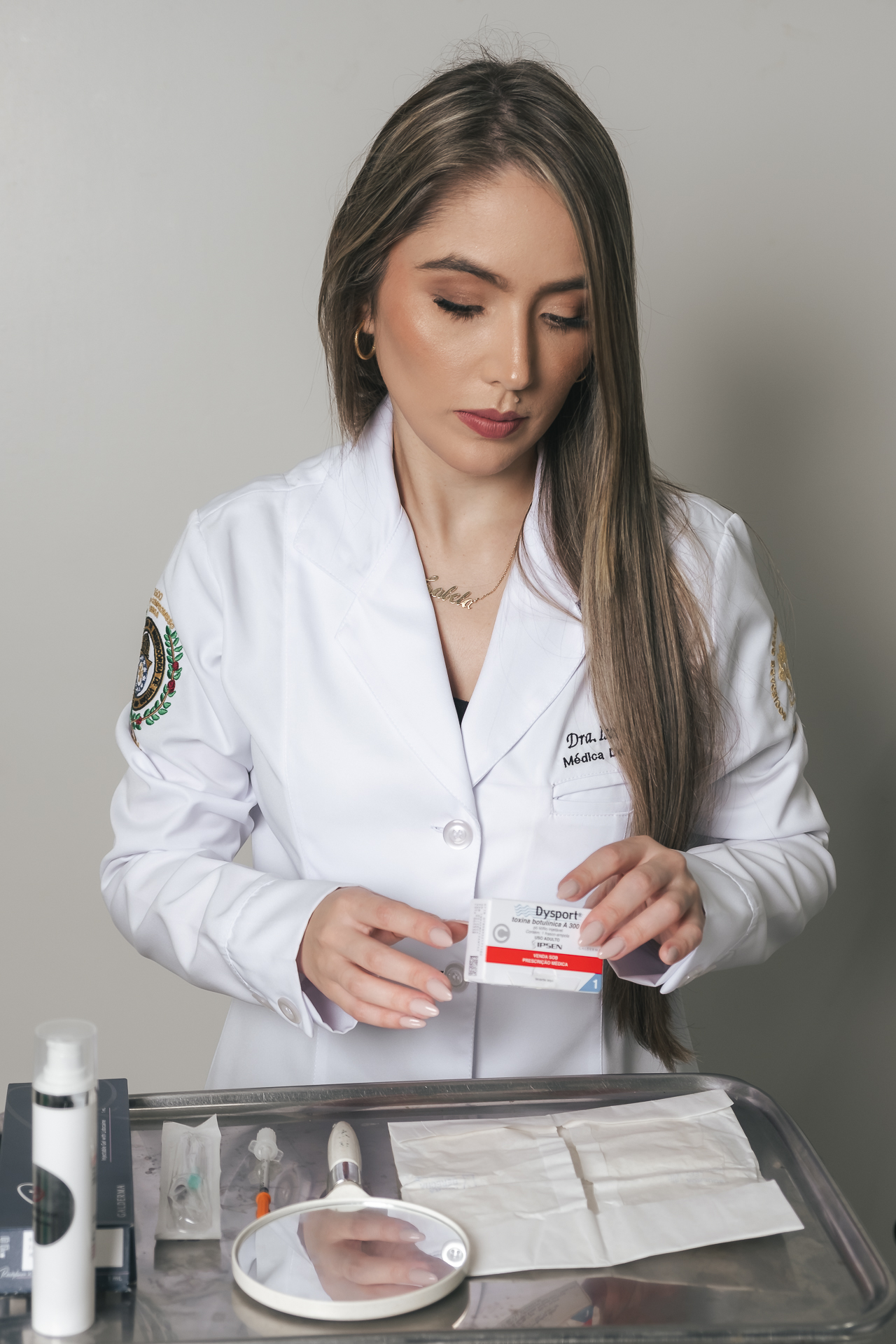 Dra. Isabela Silvério no consultório